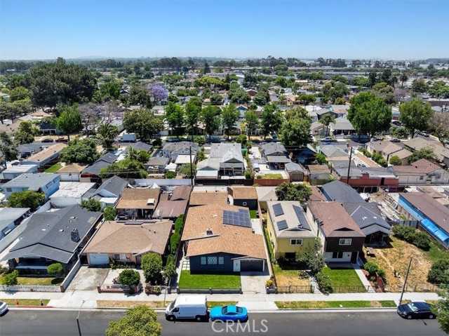 140 E 69th Street, Long Beach CA: https://media.crmls.org/medias/13898f9e-3c7f-40f5-8515-b8b4b925c53f.jpg