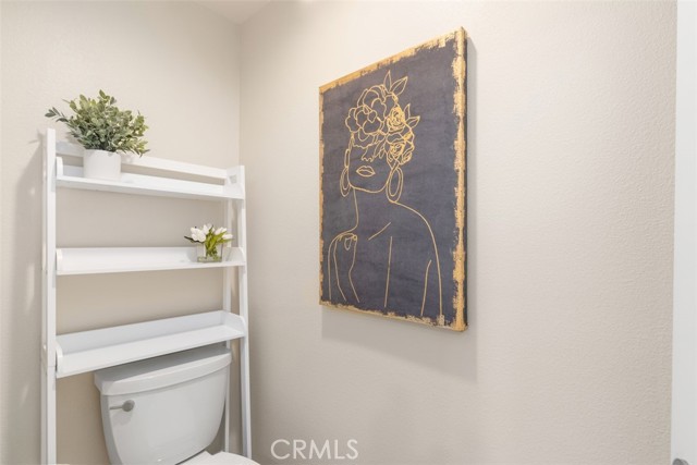 17 Silver Crescent, Irvine CA: https://media.crmls.org/medias/138a06e5-9b27-44f8-8ea0-c870a45ab350.jpg