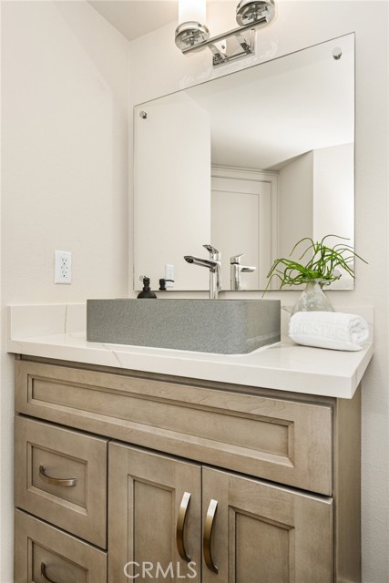 11 Thunder Trail, Irvine CA: https://media.crmls.org/medias/138a4699-da99-4a5c-86e6-62cf13313ac1.jpg