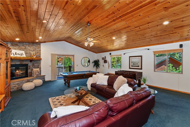 379 Fawntrail Place, Big Bear Lake CA: https://media.crmls.org/medias/138a4f64-8c66-41dc-aabc-ac3cf6beee20.jpg