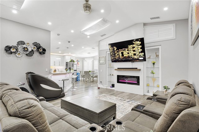 13046 Bermuda Dunes Drive, Victorville CA: https://media.crmls.org/medias/138a7541-4f79-49cf-91d1-2a37a446274d.jpg