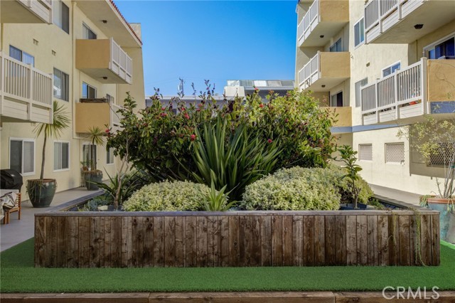 1707 Pacific Coast Highway, Hermosa Beach, California 90254, 2 Bedrooms Bedrooms, ,2 BathroomsBathrooms,Residential,For Sale,Pacific Coast Highway,SB24075090