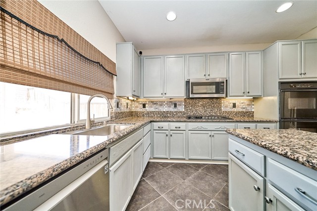 Detail Gallery Image 14 of 54 For 13010 Banning, Victorville,  CA 92392 - 5 Beds | 3 Baths