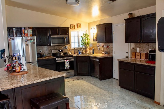 Detail Gallery Image 7 of 33 For 2901 Flint Hills, Bakersfield,  CA 93313 - 4 Beds | 2 Baths