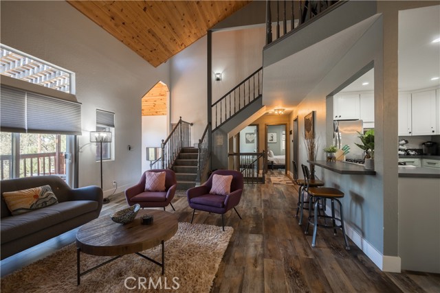 Detail Gallery Image 8 of 36 For 1315 Sequoia Dr, Lake Arrowhead,  CA 92352 - 3 Beds | 2 Baths