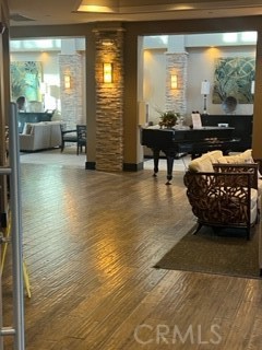https://media.crmls.org/medias/138b5a76-ca52-4191-8698-aa527035a6d9.jpg?preset=X-Large