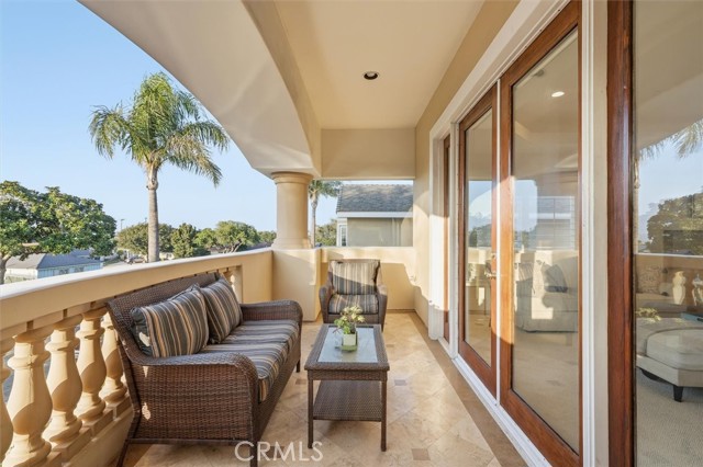 Detail Gallery Image 15 of 52 For 120 via Alameda, Redondo Beach,  CA 90277 - 5 Beds | 4 Baths
