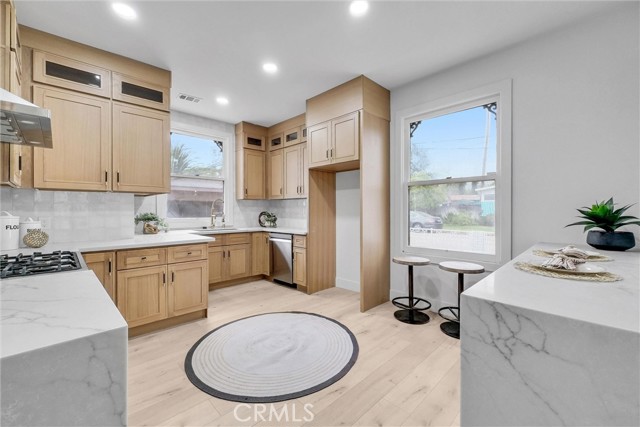 239 N San Antonio Avenue, Upland CA: https://media.crmls.org/medias/138bddd6-72a6-4c69-bfa6-c32731475613.jpg
