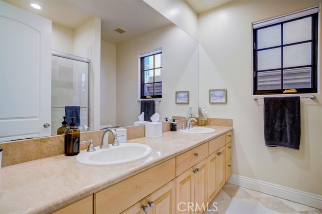 Bathroom shared by 2 bedrooms upstairs.