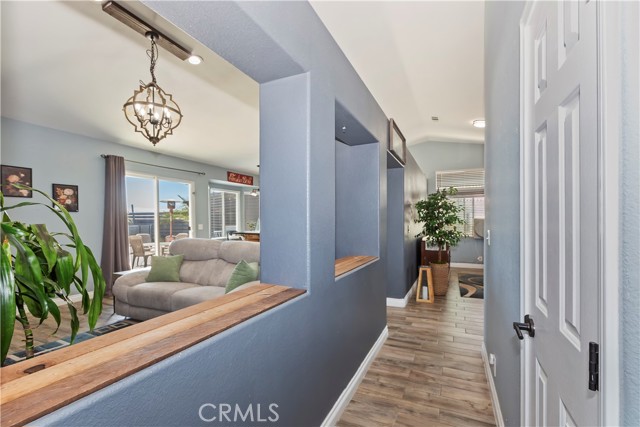 21269 Chardonnay Drive, Apple Valley CA: https://media.crmls.org/medias/138c9239-ff71-4ce3-a2a6-da596754f829.jpg