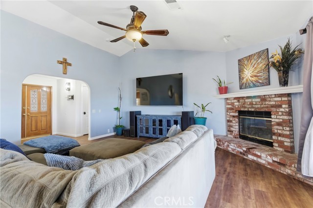 Detail Gallery Image 10 of 45 For 27100 Barkes Way, Tehachapi,  CA 93561 - 3 Beds | 2/1 Baths