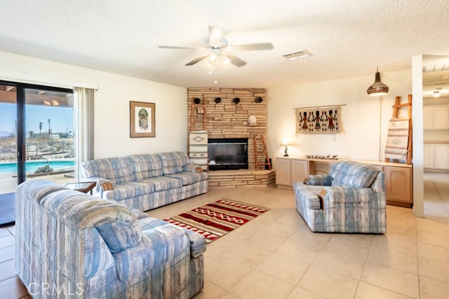 Detail Gallery Image 10 of 75 For 6425 Indian Cove Rd, Twentynine Palms,  CA 92277 - 4 Beds | 3 Baths
