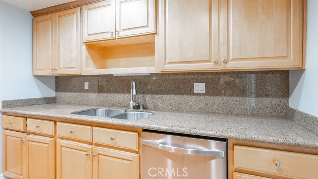 Detail Gallery Image 8 of 32 For 10055 Melinda Way #4,  Northridge,  CA 91325 - 3 Beds | 2/1 Baths