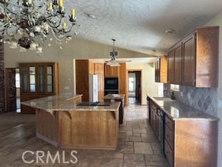 Detail Gallery Image 4 of 52 For 16601 Redwing Rd, Apple Valley,  CA 92307 - 3 Beds | 3/1 Baths