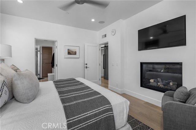 112 30th Street, Newport Beach CA: https://media.crmls.org/medias/138e375e-e2fd-4729-8ca8-ac81ef11c601.jpg