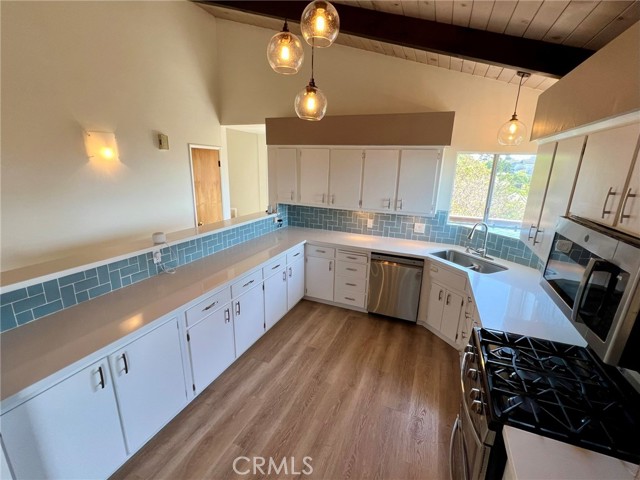 Detail Gallery Image 11 of 35 For 1950 Oxford Ave, Cambria,  CA 93428 - 3 Beds | 2 Baths