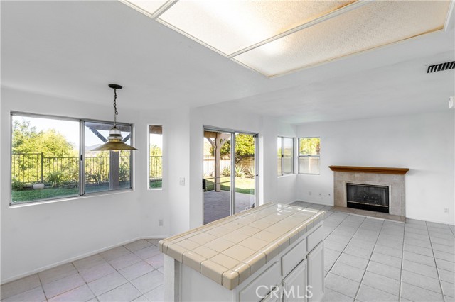 Detail Gallery Image 7 of 18 For 19727 Scarlet Meadow Dr, Newhall,  CA 91321 - 3 Beds | 3 Baths