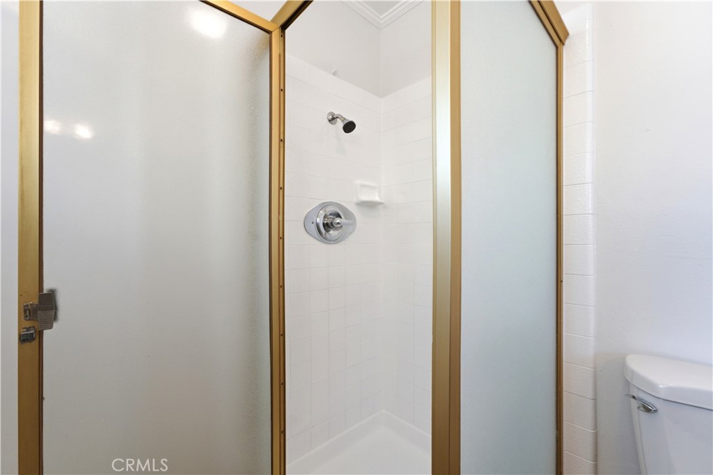 https://media.crmls.org/medias/138ea8d1-1f04-45bc-bd32-e749d88fdb57.jpg?preset=X-Large