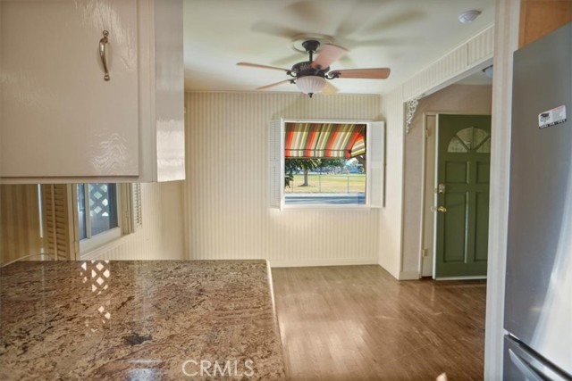 Detail Gallery Image 6 of 21 For 719 W Avenue J10, Lancaster,  CA 93534 - 3 Beds | 2 Baths