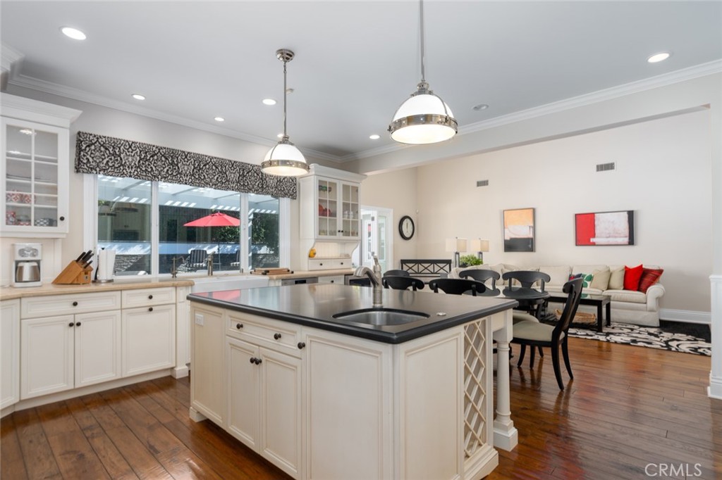 https://media.crmls.org/medias/138f466d-a031-4829-9640-6e010f23c53f.jpg?preset=X-Large