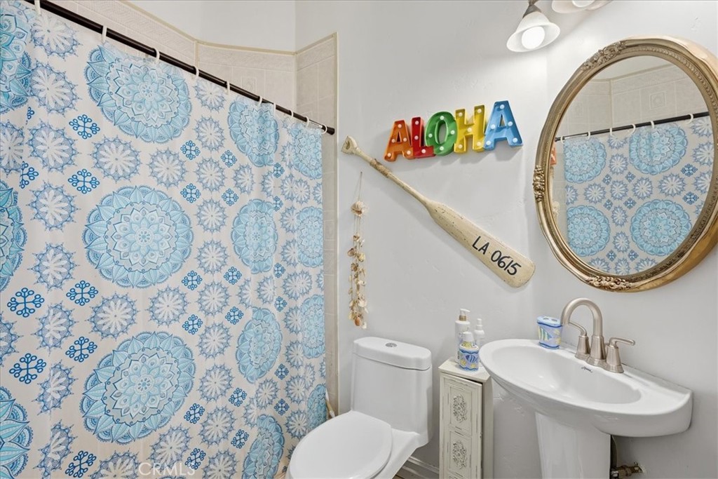 https://media.crmls.org/medias/1390a9c1-13e0-4800-a1b1-566f8c92b4f8.jpg?preset=X-Large