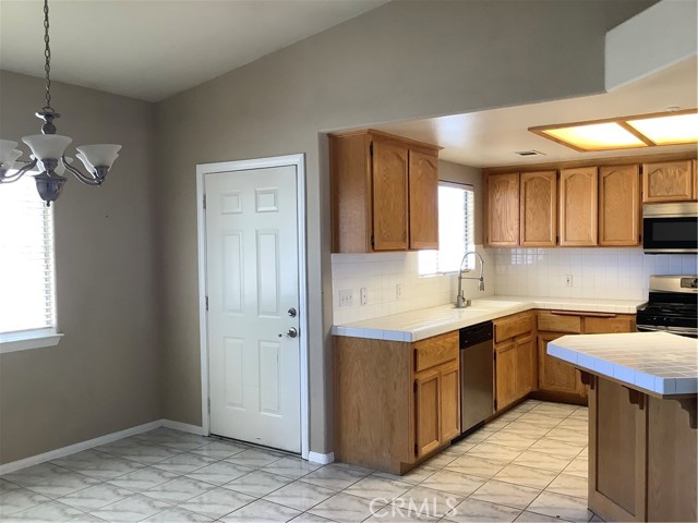 Detail Gallery Image 19 of 45 For 11571 Pinon Hills Rd, Pinon Hills,  CA 92371 - 3 Beds | 2 Baths