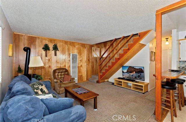 Detail Gallery Image 4 of 10 For 370 Victoria Ln, Sugarloaf,  CA 92386 - 3 Beds | 1 Baths