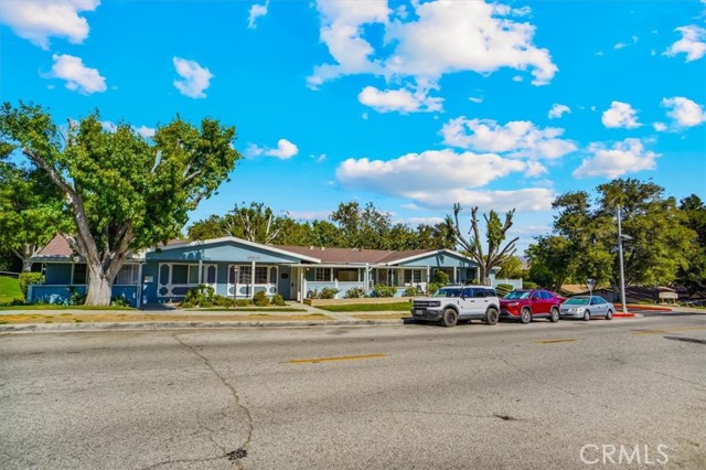 Detail Gallery Image 2 of 35 For 19139 Avenue of the Oaks #C,  Newhall,  CA 91321 - 2 Beds | 1 Baths