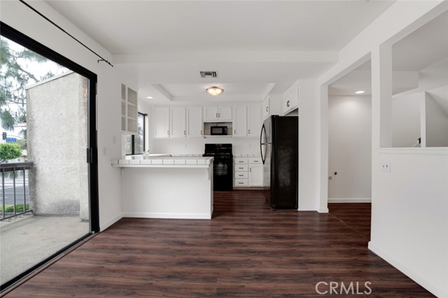 Detail Gallery Image 11 of 32 For 20737 Roscoe Bld #701,  Winnetka,  CA 91306 - 3 Beds | 2/1 Baths