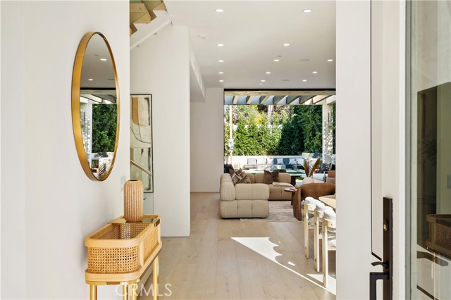 10840 Queensland, Los Angeles CA: https://media.crmls.org/medias/1392b6c5-daaf-4d32-a9a7-71fd8b260191.jpg