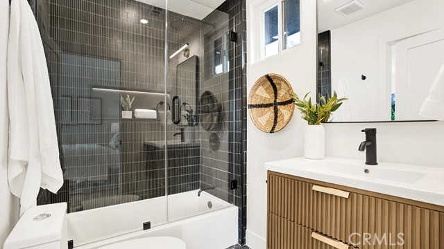 Detail Gallery Image 39 of 42 For 2735 Monogram, Long Beach,  CA 90815 - 5 Beds | 3 Baths