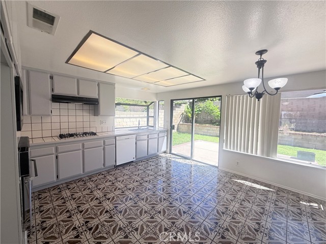 Detail Gallery Image 3 of 11 For 46 Christamon, Irvine,  CA 92620 - 4 Beds | 2/1 Baths