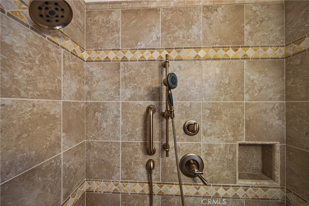 https://media.crmls.org/medias/1394d6d9-608a-4a0f-8006-910401f376d8.jpg?preset=X-Large