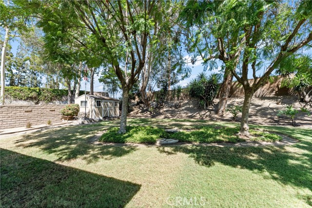 6316 E Woodsboro Avenue, Anaheim Hills CA: https://media.crmls.org/medias/1394de5d-e88c-48b7-aa19-e8b909e769d9.jpg