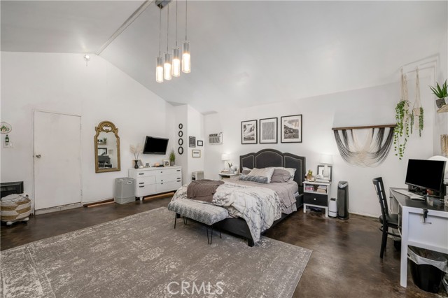 6059 Vantage Avenue, Valley Glen CA: https://media.crmls.org/medias/1395a4bf-e406-4f2a-9e83-2a5709338e9a.jpg