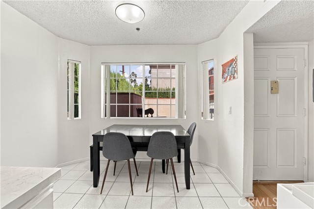 147 West Acacia, 160 photo 15