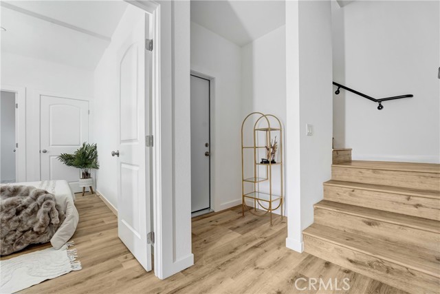 Detail Gallery Image 4 of 16 For 11958 Vanowen Ave, North Hollywood,  CA 91605 - 4 Beds | 3/1 Baths