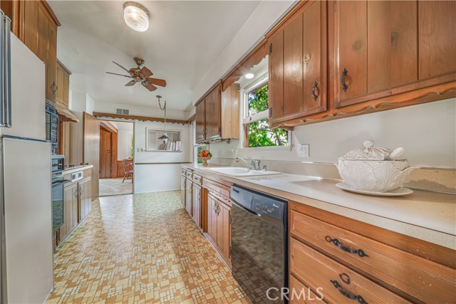 Detail Gallery Image 12 of 26 For 3336 Dunsmere, Glendale,  CA 91206 - 3 Beds | 2 Baths