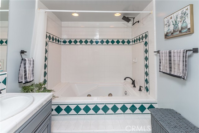 Detail Gallery Image 16 of 28 For 1030 E San Jose, Burbank,  CA 91501 - 3 Beds | 2 Baths