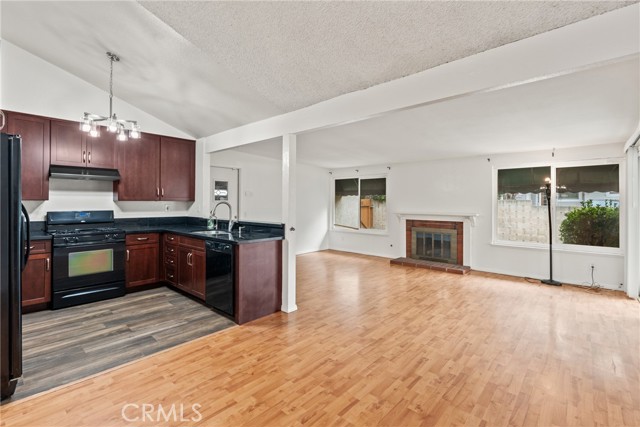 Image 8 of 36 For 915 Church Street