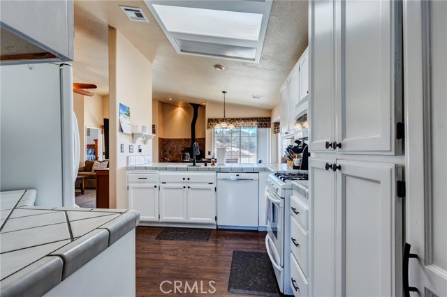 Detail Gallery Image 43 of 72 For 7170 Joshua, Oak Hills,  CA 92344 - 3 Beds | 2 Baths