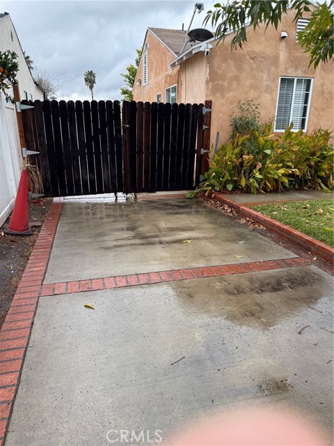 5437 Shoup Ave, Woodland Hills CA: https://media.crmls.org/medias/1399e5e0-47cf-42c1-a0b1-28bb3f954763.jpg