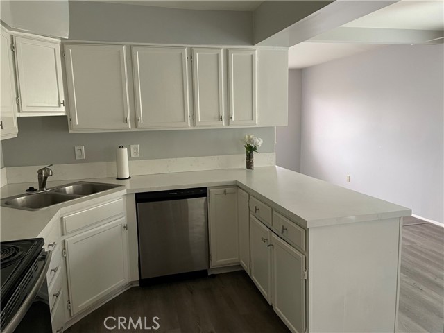 Kitchen has quartz counters