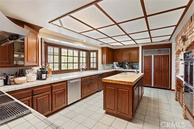 Detail Gallery Image 10 of 44 For 24840 Wooded Vista, West Hills,  CA 91307 - 5 Beds | 4/1 Baths