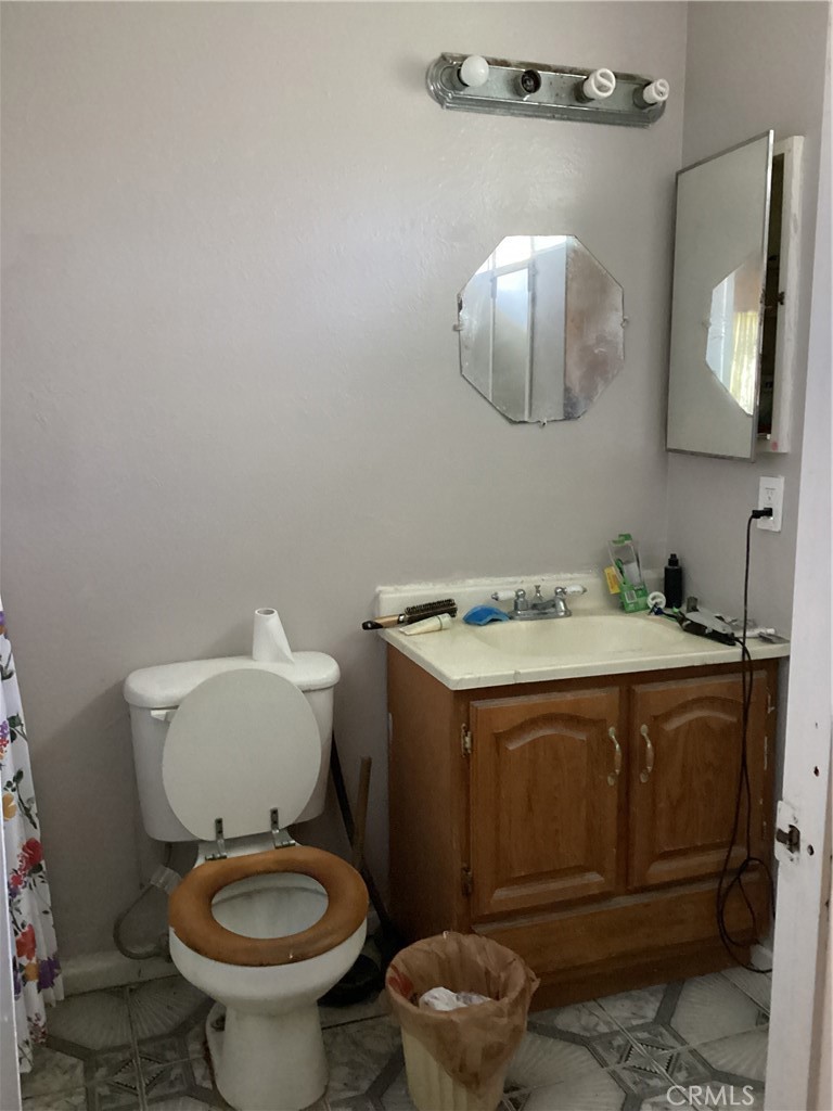 https://media.crmls.org/medias/139a36e6-30f7-4126-bb16-c16aa0a875fe.jpg?preset=X-Large