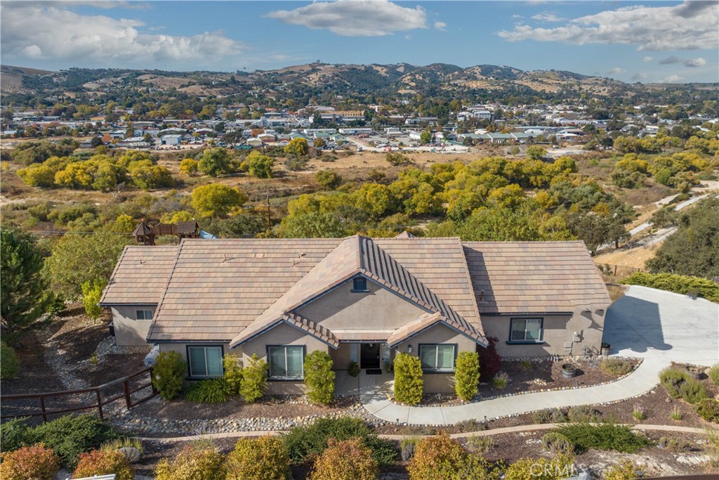 665 Red Cloud Road, Paso Robles, CA 93446