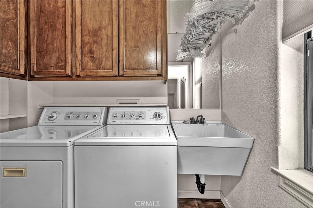 https://media.crmls.org/medias/139aa962-0d7d-488c-929f-8640455f0db5.jpg?preset=X-Large