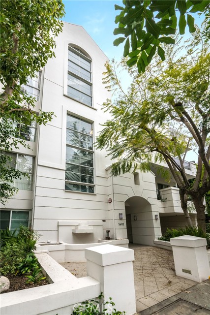 1401 S Bentley Avenue, Los Angeles CA: https://media.crmls.org/medias/139b20cb-370c-464b-b672-d5a987480d7c.jpg