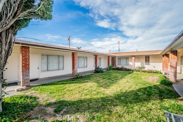 711 W C, Colton CA: https://media.crmls.org/medias/139c1432-f0f0-48a4-9925-a5cbbe4d686a.jpg