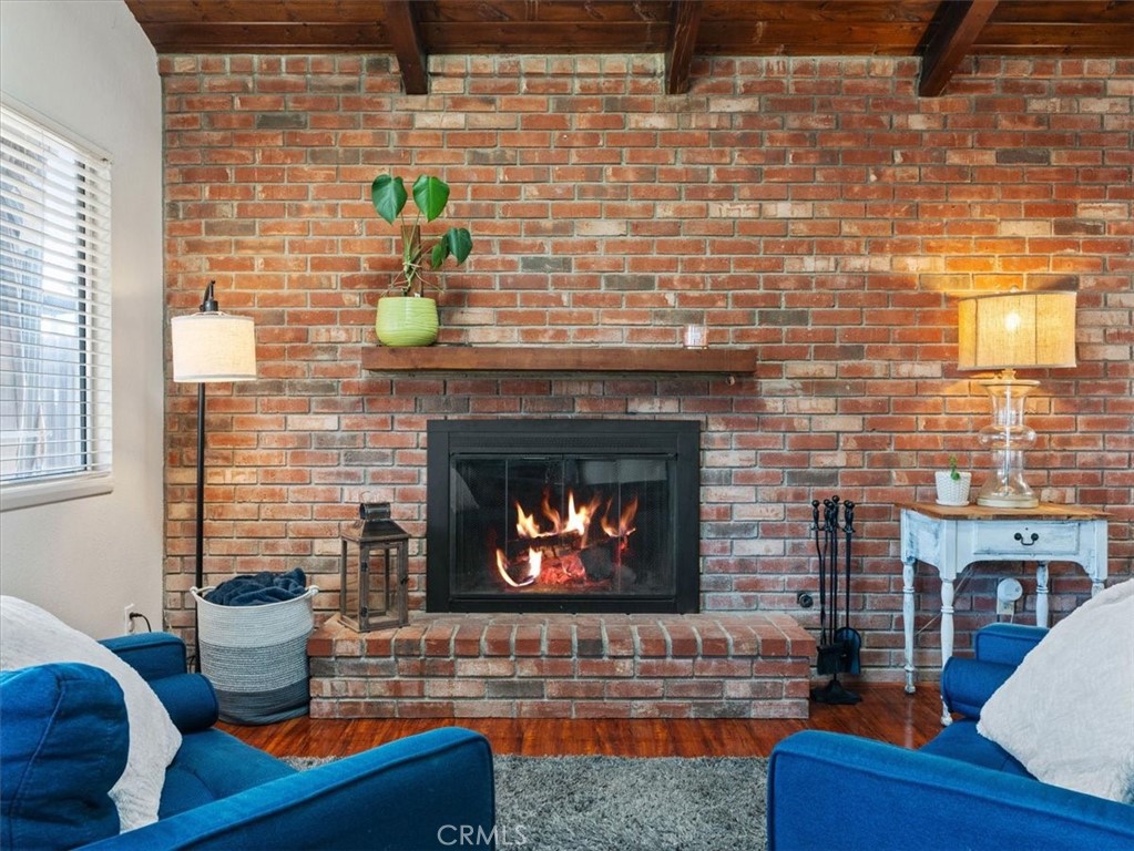 https://media.crmls.org/medias/139c4e9e-055d-4a9a-9c58-4e77ecbf548d.jpg?preset=X-Large